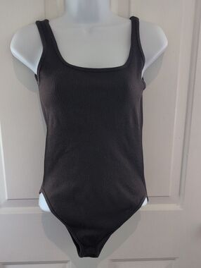 Ribbed Scoop Neck Bodysuit - Brown